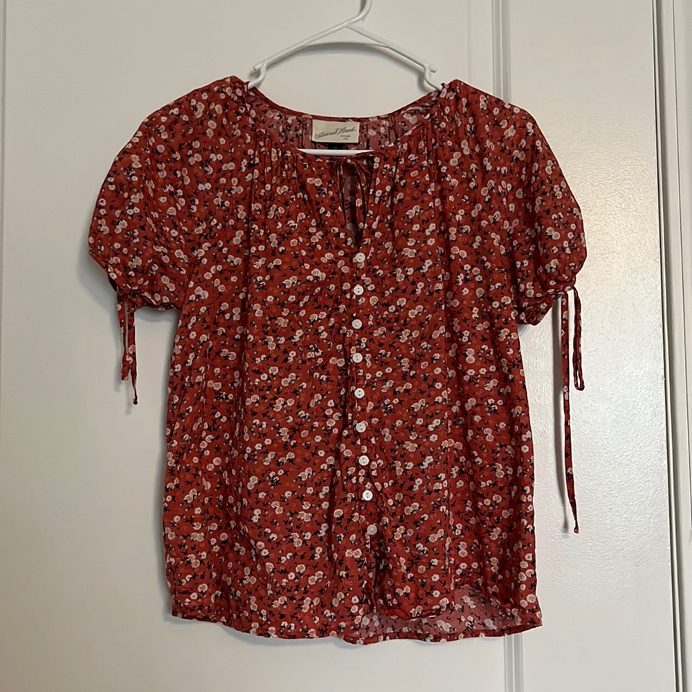 Universal threads burnt orange floral button-up blouse